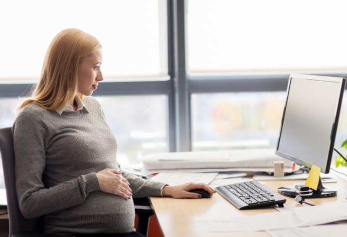 embarazada-trabajo-696×476